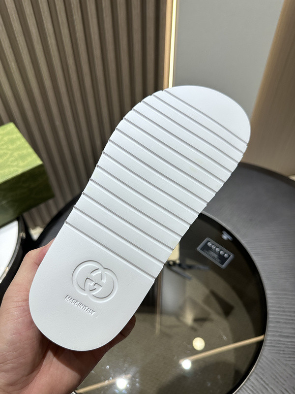 GUC LEATHER SLIDE