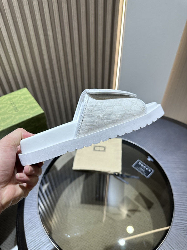 GUC LEATHER SLIDE