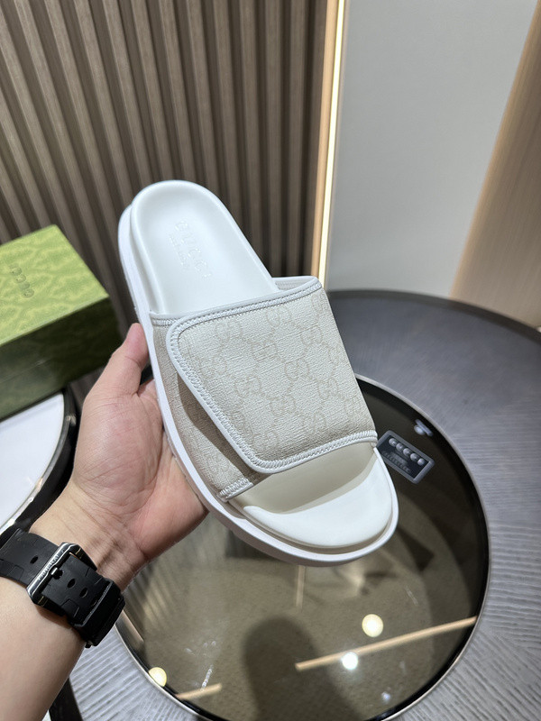 GUC LEATHER SLIDE
