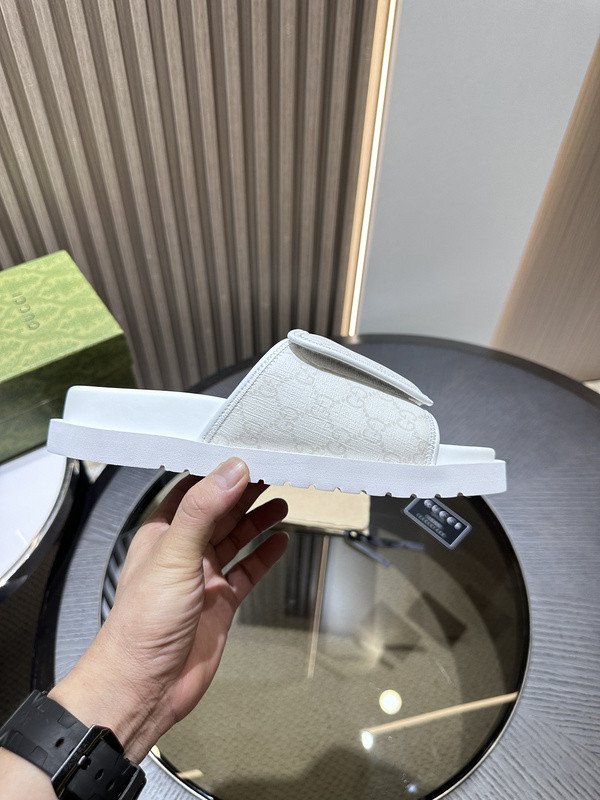 GUC LEATHER SLIDE