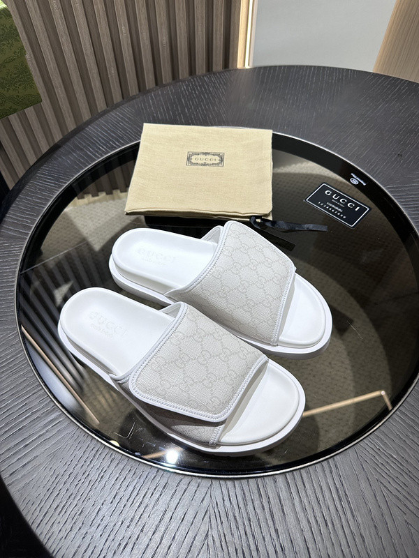 GUC LEATHER SLIDE