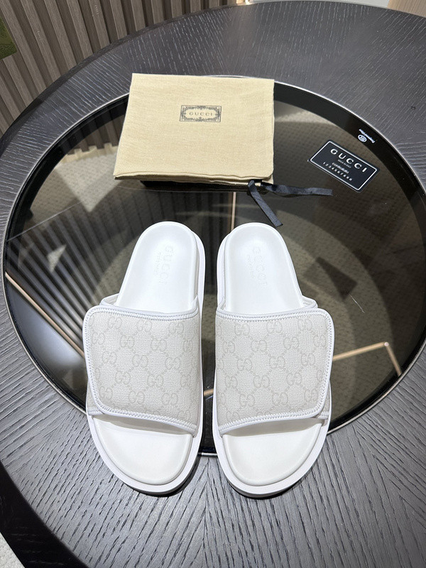 GUC LEATHER SLIDE