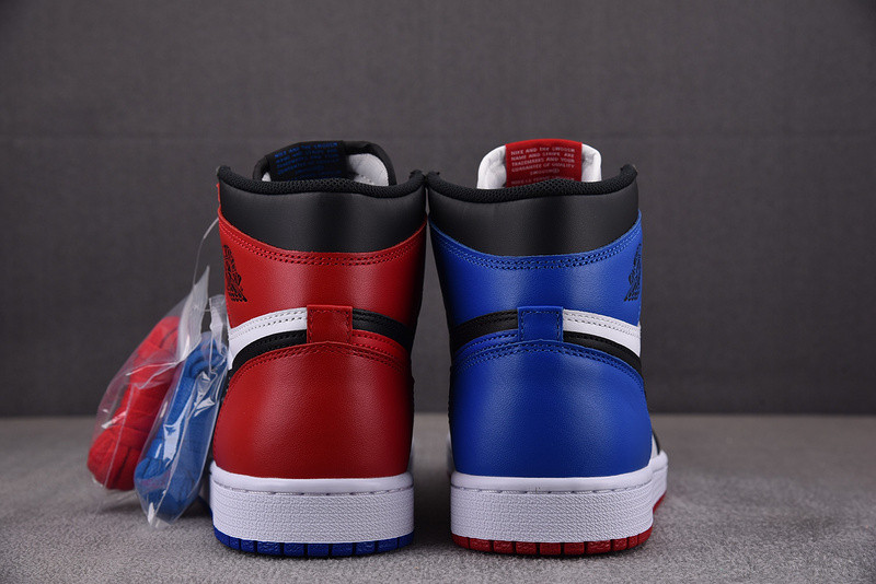 AIR JORDAN 1 RETRO HIGH OG TOP 3 555088-026
