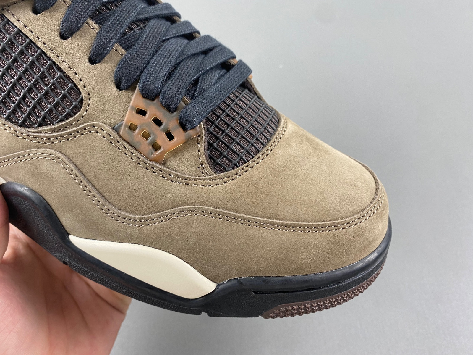 Travis Scott x Air Jordan 4 “Dark Mocha” AJ4-882335
