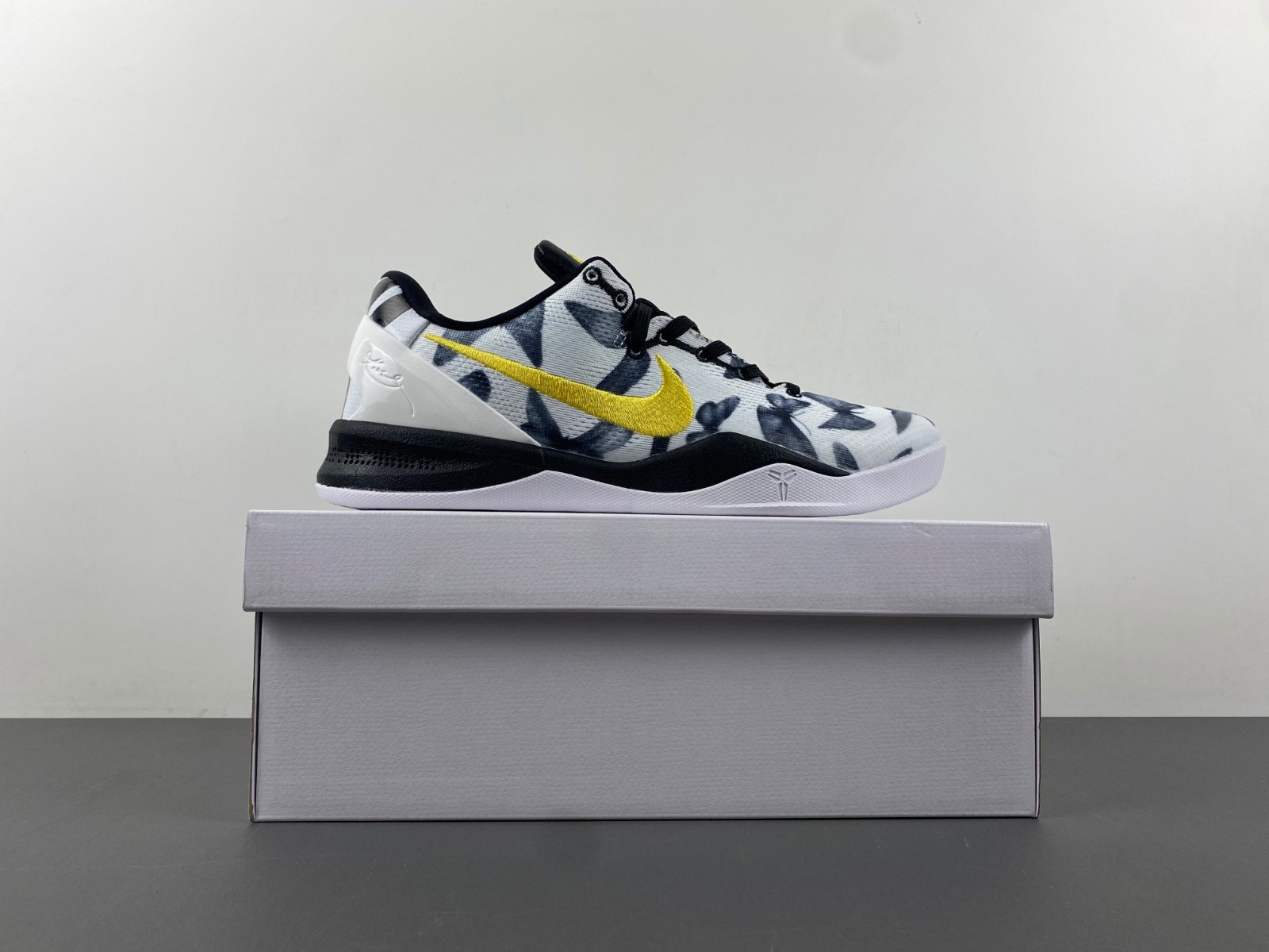 Nike Kobe 8 Protro White Metallic Gold FV6325-100