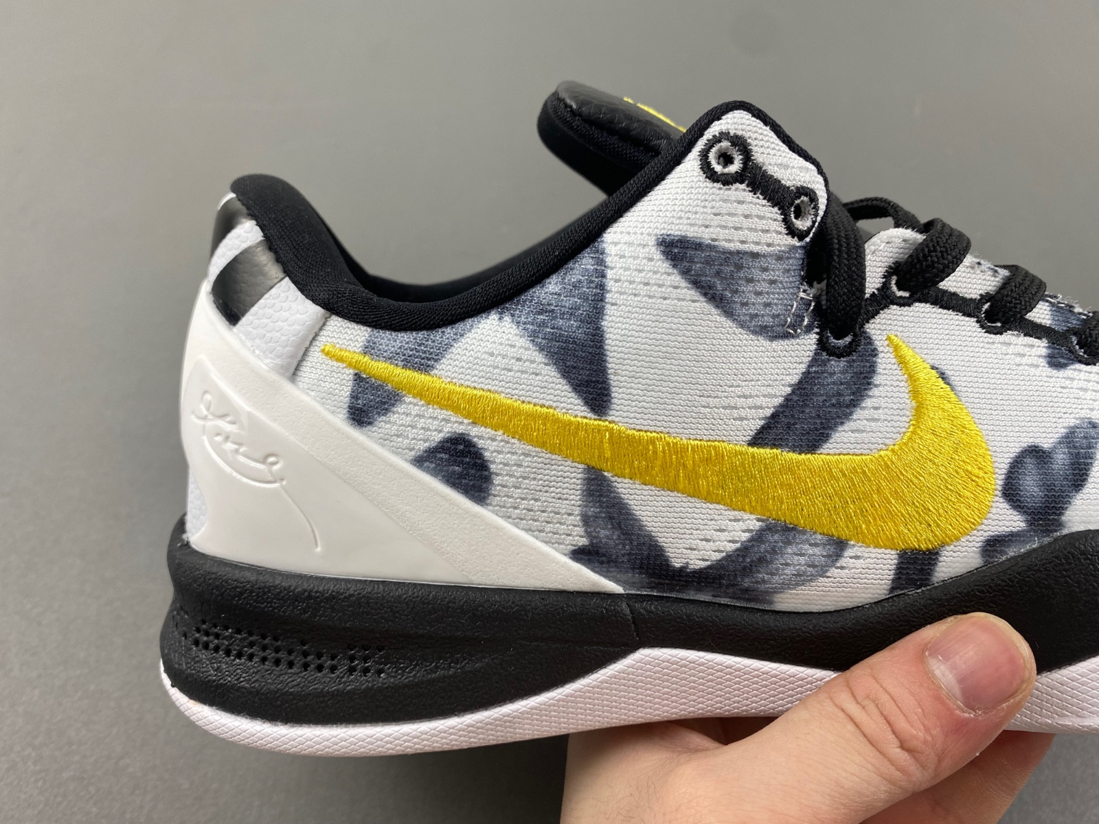 Nike Kobe 8 Protro White Metallic Gold FV6325-100