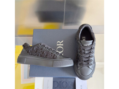 DR B33 SNEAKER
