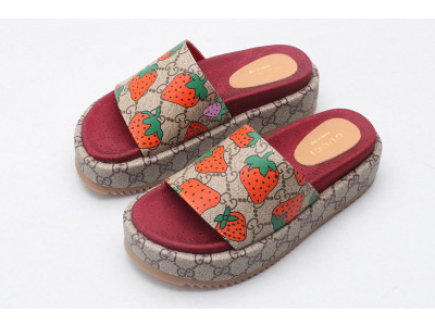 GUC LEATHER SLIDE