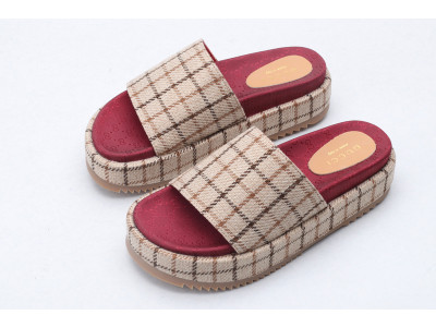 GUC LEATHER SLIDE