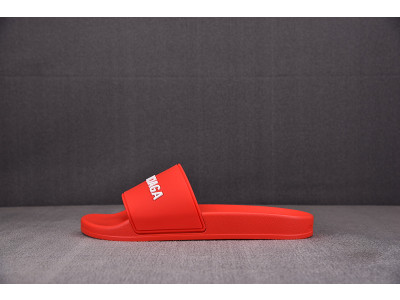 Ba*len*cia*ga red slides