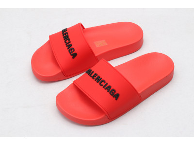 Ba*len*cia*ga red slides