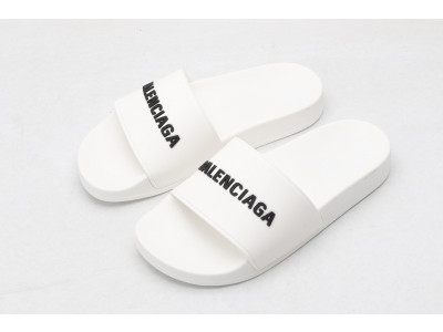 Ba*len*cia*ga white slides
