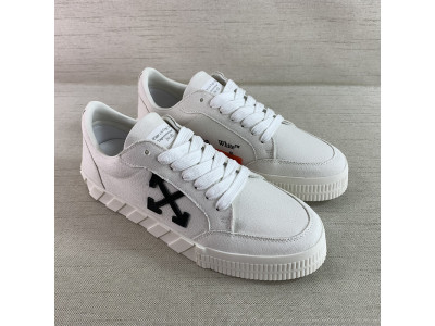 Off-White c/o Virgil Abloh